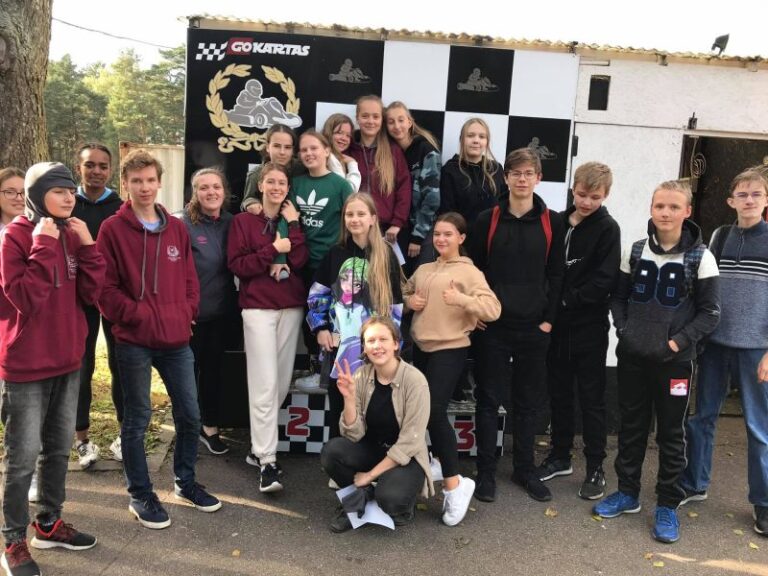 Aštuntokai savanoriavo