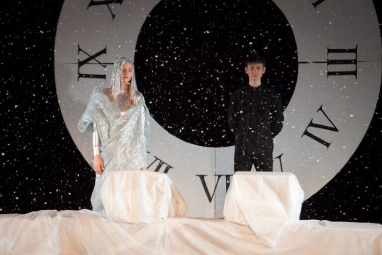 Sudužusi širdis – vaidinome kartu