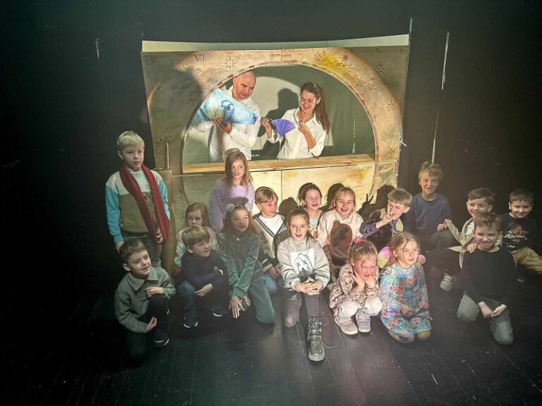 Pirmokai ėjo į teatrą