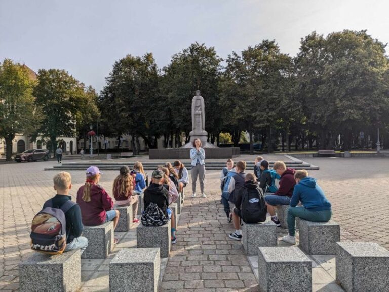 Įžymybių pėdsakais