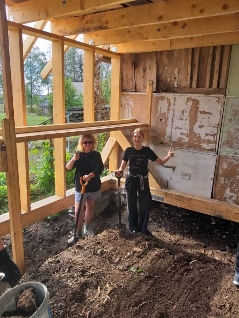 Savanoriavome Troškūnuose