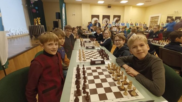 Varžėmės šachmatų turnyre