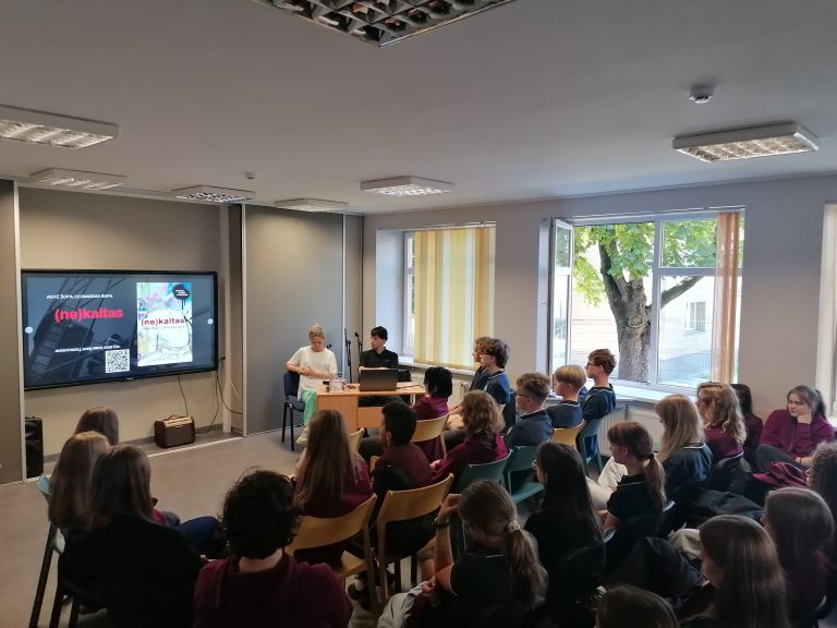 Susitikimas su knygos „(ne)kaltas“ autoriais