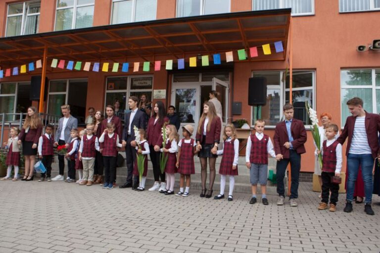 Kviečiame mokytis mūsų gimnazijoje